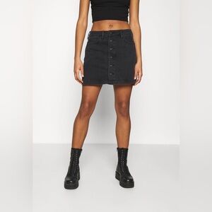 American Eagle Outfitters Black Button-Up Mini Skirt streetwear 90s punk rock 🤘🏼